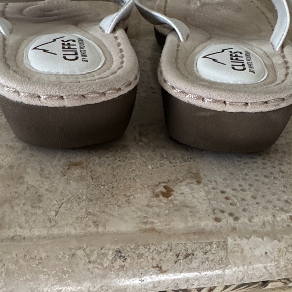 Cliffs by WHITE MOUNTAIN White Floral Sandals - Picture 4 of 5